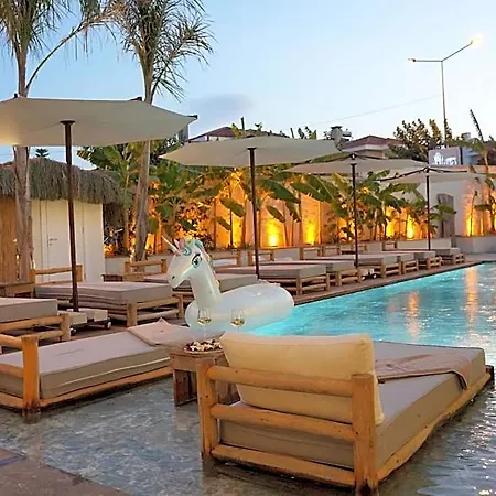 Alojamento de Acomodação e Pequeno-almoço Q Alaçatı Luxury